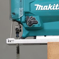 AKUMULÁTOROVÁ PRIAMOČIARA PÍLA Makita DJV186Z